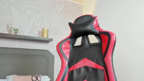 Snapshot of dania_miller_ chatting on December 13, 2024, 12:28 pm Dania online show from December 13, 2024, 12:28 pm