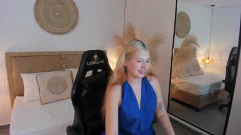 D A N I A online show from September 30, 2025, 11:59 am