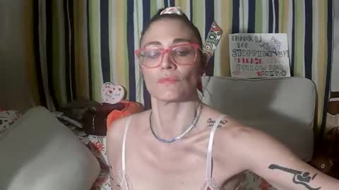 Snapshot of danicamore chatting on February 6, 2026, 8:40 am danicamore online show from February 6, 2026, 8:40 am