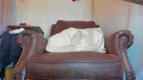 danidollxxx online show from April 15, 2026, 2:40 am