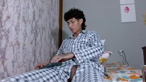 daniel_deluxx online show from April 13, 2026, 12:49 am