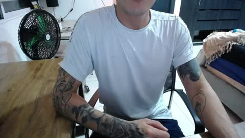 daniel_velez26 online show from March 31, 2026, 4:57 am