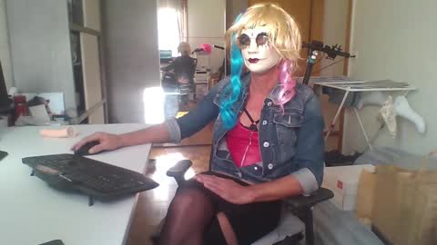 newcumer online show from December 11, 2024, 1:06 pm