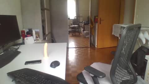 newcumer online show from February 12, 2025, 2:10 pm