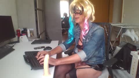 newcumer online show from February 13, 2025, 1:48 pm