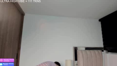  independent model   online show from October 7, 2025, 2:53 am