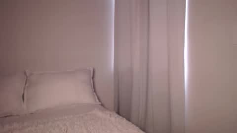 Lucia online show from January 16, 2026, 4:44 pm