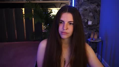 danielareign online show from November 9, 2025, 2:04 pm