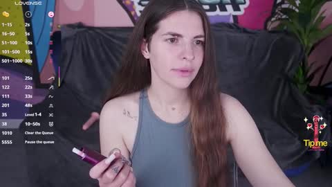 danielareign online show from November 16, 2025, 1:49 pm