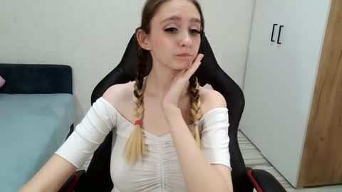 Daniella Martin online show from December 4, 2024, 3:37 am