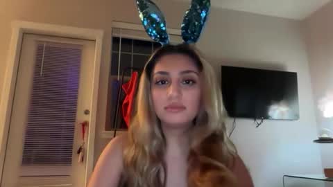 daniellarae1 online show from April 6, 2026, 6:47 am