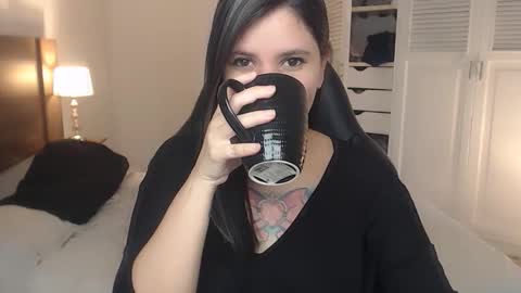 daniellerain online show from March 22, 2026, 4:32 pm