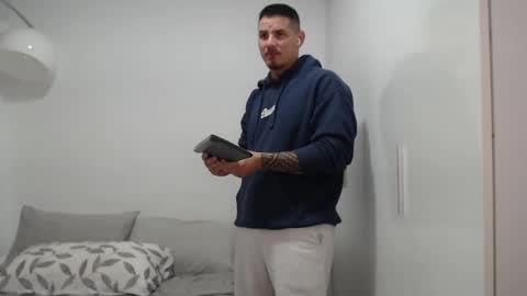 Snapshot of danielmilan chatting on February 20, 2025, 9:11 am THE BIG BOSS online show from February 20, 2025, 9:11 am