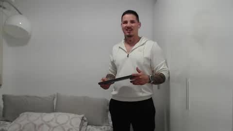 Snapshot of danielmilan chatting on February 24, 2025, 9:10 am THE BIG BOSS online show from February 24, 2025, 9:10 am