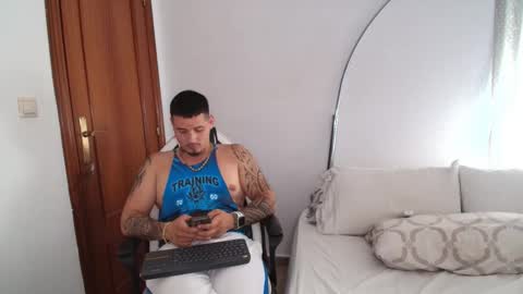 Snapshot of danielmilan chatting on September 15, 2025, 1:44 pm THE BIG BOSS online show from September 15, 2025, 1:44 pm
