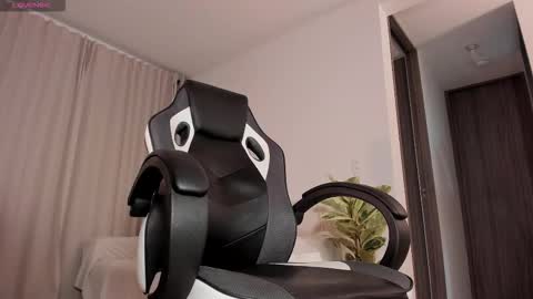 Masked online show from November 6, 2025, 3:29 am