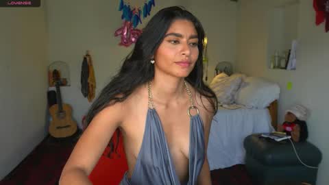 danalle .. online show from November 14, 2025, 9:24 pm