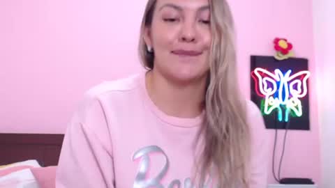 Snapshot of danika_bellaa chatting on December 15, 2024, 1:46 am K A R O L online show from December 15, 2024, 1:46 am