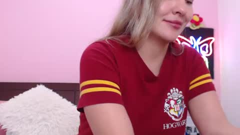 Snapshot of danika_bellaa chatting on December 17, 2024, 1:29 am K A R O L online show from December 17, 2024, 1:29 am