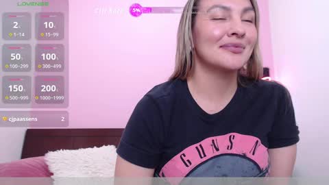 Snapshot of danika_bellaa chatting on September 17, 2025, 11:06 pm K A R O L online show from September 17, 2025, 11:06 pm