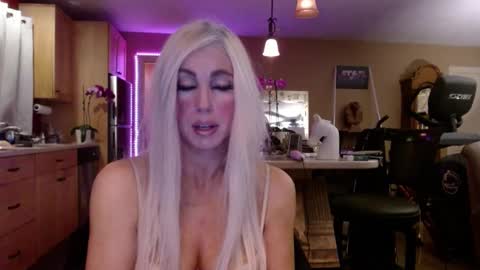 Snapshot of danikawhite69 chatting on October 4, 2025, 8:34 am DanikaWhite69 online show from October 4, 2025, 8:34 am