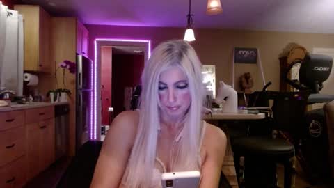 Snapshot of danikawhite69 chatting on October 9, 2025, 8:12 am DanikaWhite69 online show from October 9, 2025, 8:12 am