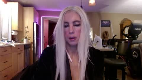 Snapshot of danikawhite69 chatting on April 22, 2026, 3:02 pm DanikaWhite69 online show from April 22, 2026, 3:02 pm