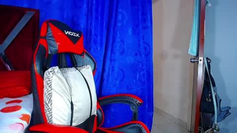 danisabrownn online show from April 3, 2026, 6:28 pm