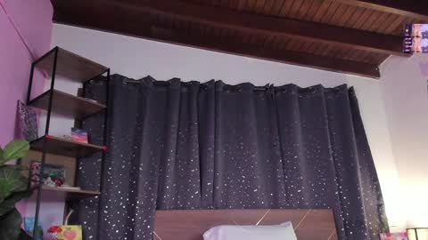 Snapshot of danna__castle chatting on December 6, 2024, 8:05 am Dannacastle online show from December 6, 2024, 8:05 am