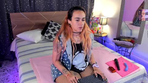 Snapshot of danna__castle chatting on December 20, 2024, 4:53 am Dannacastle online show from December 20, 2024, 4:53 am