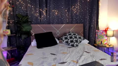 Snapshot of danna__castle chatting on December 28, 2024, 7:44 am Dannacastle online show from December 28, 2024, 7:44 am