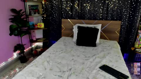 Snapshot of danna__castle chatting on December 29, 2024, 4:59 am Dannacastle online show from December 29, 2024, 4:59 am