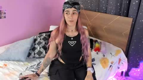 Snapshot of danna__castle chatting on February 13, 2025, 4:32 am Dannacastle online show from February 13, 2025, 4:32 am