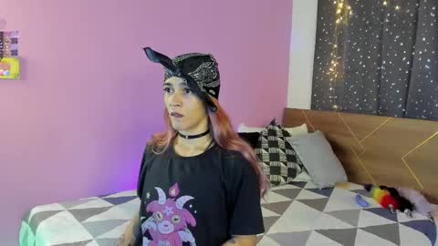 Snapshot of danna__castle chatting on February 18, 2025, 4:58 am Dannacastle online show from February 18, 2025, 4:58 am