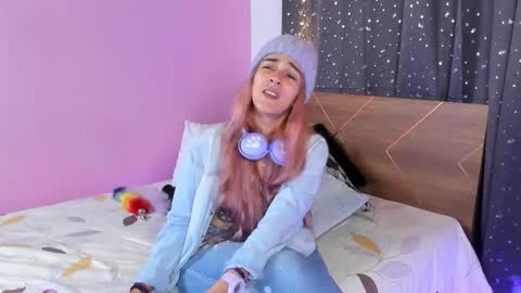 Snapshot of danna__castle chatting on February 25, 2025, 4:57 am Dannacastle online show from February 25, 2025, 4:57 am