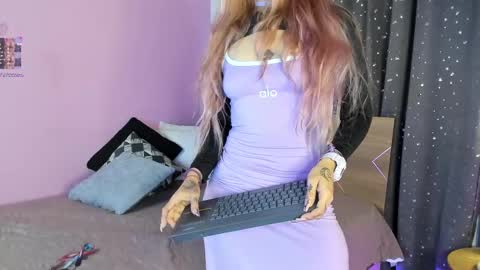 Snapshot of danna__castle chatting on March 1, 2025, 5:31 am Dannacastle online show from March 1, 2025, 5:31 am