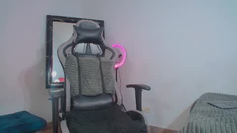 danna isabella online show from April 20, 2026, 8:21 pm