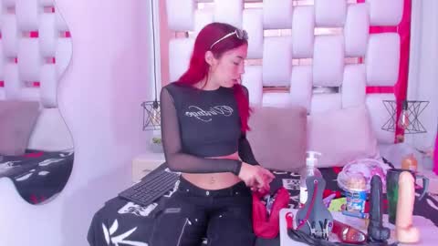 Snapshot of danna_flame chatting on December 3, 2025, 1:53 pm Danna Flame online show from December 3, 2025, 1:53 pm