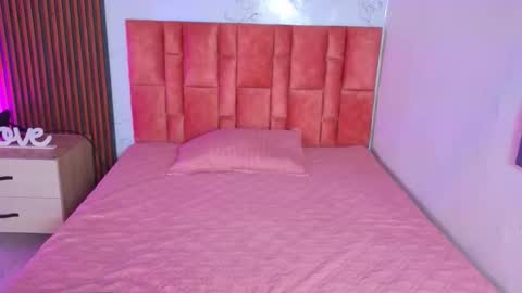 danna_peters online show from November 19, 2025, 7:47 pm