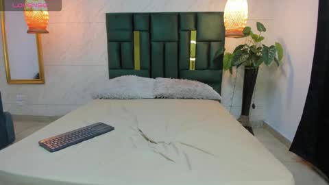 Danna  online show from October 3, 2025, 12:35 pm