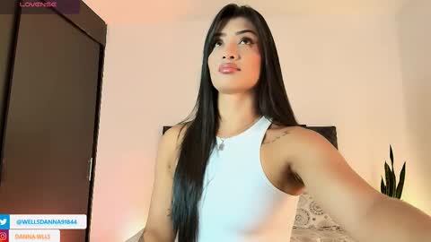 Snapshot of dannawells chatting on October 6, 2025, 11:18 am Danna Wells online show from October 6, 2025, 11:18 am