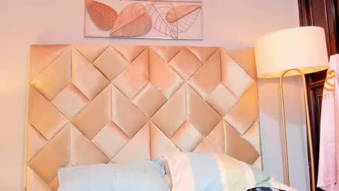 danniakross online show from October 1, 2025, 6:41 am