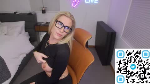 DANNI DANIELS online show from January 18, 2025, 6:45 am