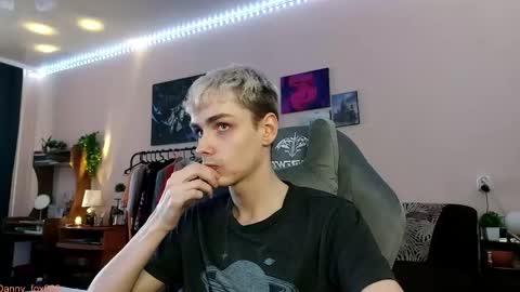 Snapshot of danny_fox888 chatting on November 22, 2025, 4:22 am Daniel online show from November 22, 2025, 4:22 am