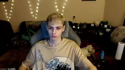 Snapshot of danny_fox888 chatting on May 27, 2026, 8:28 pm Daniel online show from May 27, 2026, 8:28 pm