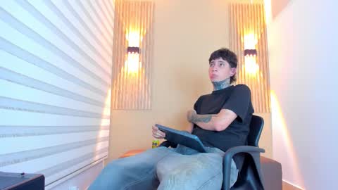 dante_armstrong online show from December 3, 2025, 3:47 am