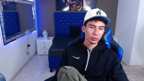 Snapshot of dante_tompson chatting on March 2, 2025, 4:53 pm Dante online show from March 2, 2025, 4:53 pm