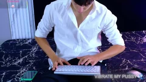 Snapshot of danteandviolete_cr chatting on May 2, 2026, 11:37 am DANTEVIOLETE online show from May 2, 2026, 11:37 am