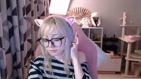 Snapshot of danyelleeyermann chatting on July 2, 2026, 1:39 pm danyelleeyermann online show from July 2, 2026, 1:39 pm