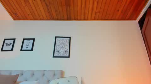 Antonella Mora online show from September 17, 2025, 5:25 pm